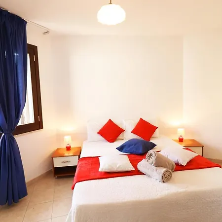 Flat Desire Close To Beaches With Sight Castle, Terrace, Wi-fi Casa de Férias